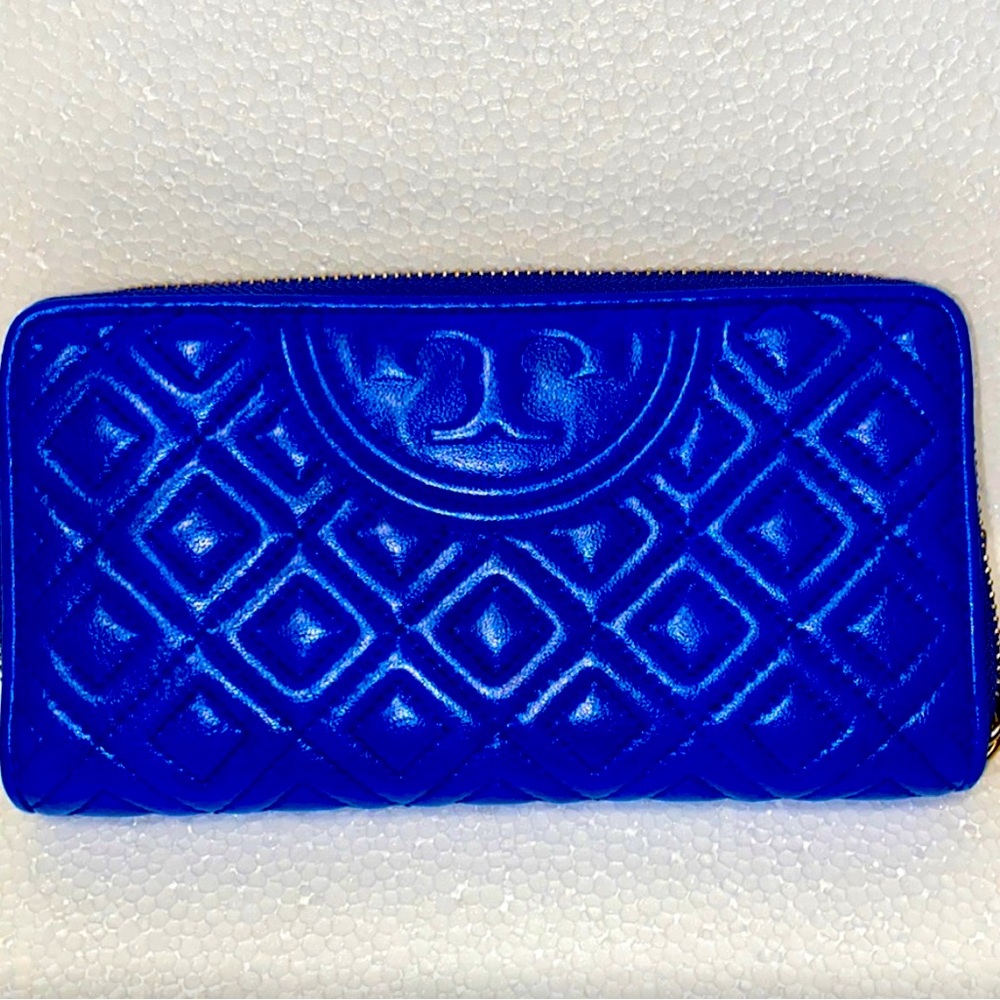 TORY BURCH Fleming Quilted Blue Continental Zip Around Long Wallet EUC